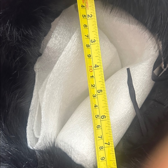 Luxurious Black Faux Fur Women's Hat - Picture 7 of 10